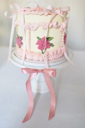 Timeless Vintage-Style Cake